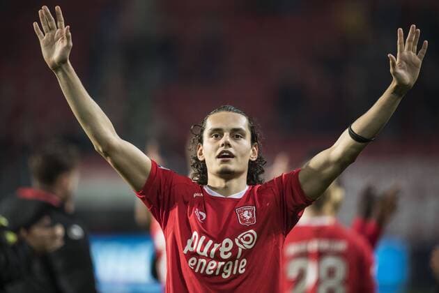 Enes Unal of FC Twenteduring the Dutch Eredivisie match between FC Twente and Willem II Tilburg at the Grolsch Veste on March 04, 2017 in Enschede, The Netherlands FC Twente v Willem II Dutch Eredivisie 2016 2017 xVIxGerritxvanxKeulenxIVx 7248899
