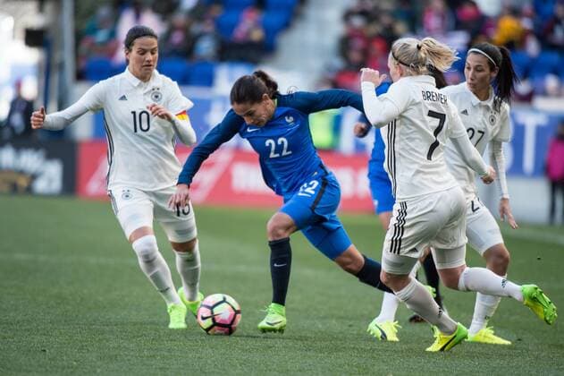 Fußball, SheBelieves Cup, Deutschland - Frankreich March 4, 2017 - Harrison, New Jersey, U.S - France defender AMEL MAJRI 22 dribbles past Germany midfielder DZSENIFER MAROZScN 10 and Germany defender PAULINE BREMER 7 during the SheBelieves Cup match at Red Bull Arena in Harrison, NJ. Soccer 2017 - France vs. Germany 0-0 - ZUMAs192 20170304_zap_s192_010 Copyright: xMarkxSmithx