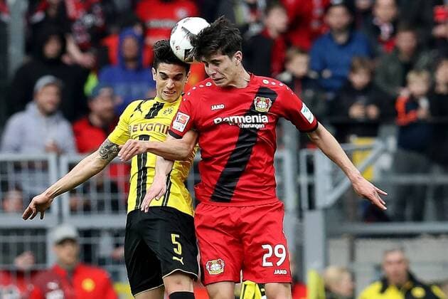 xuhjb, Dortmund, Signal Iduna Park, 04.03.17, 1. Bundesliga - 23. Spieltag - Borussia Dortmund - Bayer 04 Leverkusen Bild: Kopfballduell Kopfball v.li. zwischen Marc Bartra (Dortmund) und Kai Havertz (Leverkusen) Dortmund