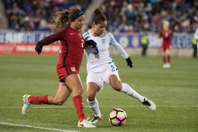 Fußball, SheBelieves Cup, USA - England March 4, 2017 - Harrison, New Jersey, U.S - England defender DEMI STOKES 3 defends against USA forward MALLORY PUGH 2 during the SheBelieves Cup match at Red Bull Arena in Harrison, NJ. Soccer 2017 - England defeats USWNT 1-0 - ZUMAs192 20170304_zap_s192_043 Copyright: xMarkxSmithx
