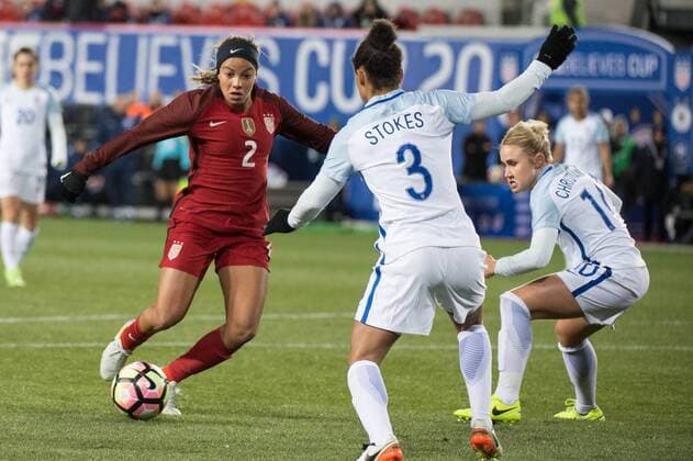 Fußball, SheBelieves Cup, USA - England March 4, 2017 - Harrison, New Jersey, U.S - USA forward MALLORY PUGH 2 dribbles the ball against England defender DEMI STOKES 3 and England midfielder IZZY CHRISTIANSEN 10 during the SheBelieves Cup match at Red Bull Arena in Harrison, NJ. Soccer 2017 - England defeats USWNT 1-0 - ZUMAs192 20170304_zap_s192_034 Copyright: xMarkxSmithx