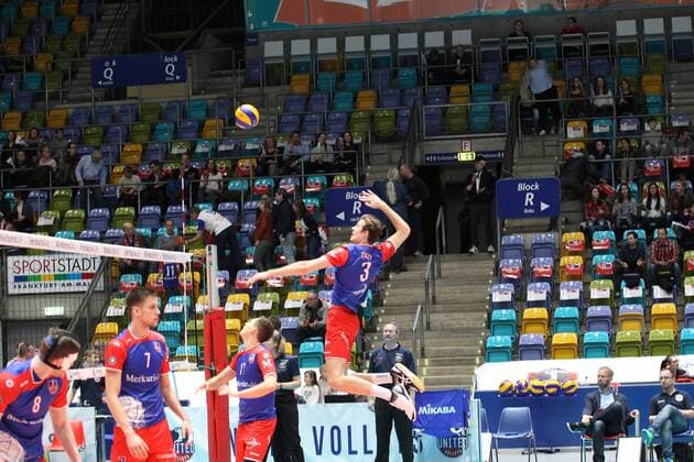 05.03.2017, xilx, Volleyball 1.Bundesliga Herren, United Volleys - Netzhoppers Solwo Königspark, emspor, v.l. Angriff von Mitchell Tulley (United Volleys Rhein-Main) Frankfurt am Main