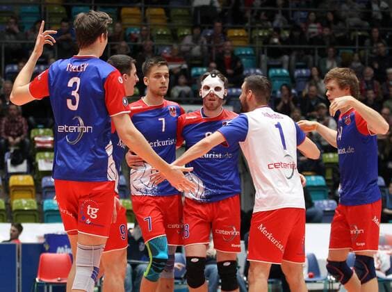 05.03.2017, xilx, Volleyball 1.Bundesliga Herren, United Volleys - Netzhoppers Solwo Königspark, emspor, v.l. Jubel von Mitchell Tulley (United Volleys Rhein-Main), Jannis Hopt (United Volleys Rhein-Main), Jan Klobucar (United Volleys Rhein-Main), Florian Ringseis (United Volleys Rhein-Main) Frankfurt am Main