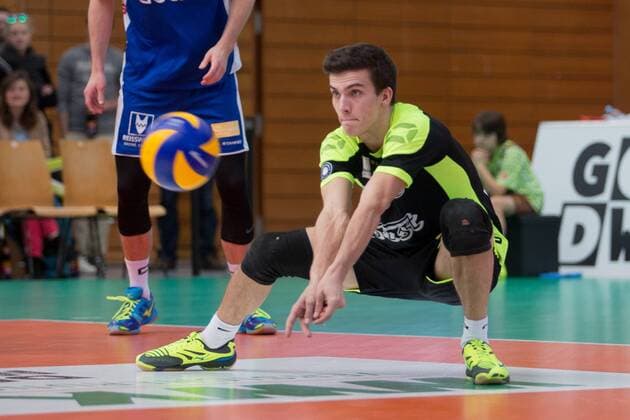 Annahme Lennart BEVERS ( 10, SOL). Volleyball, TSV Herrsching (HER) - Solingen Volleys (SOL), Bundesliga, 5.Spieltag, Saison 2016 2017, am 05.03.2017 in Herrsching N I K O L A U S H A L L E Deutschland. x20170305_101x