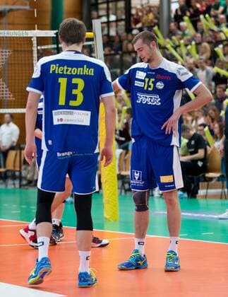 Enttaeuschung bei bei Dirk PIETZONKA ( 13, SOL) und Christoph MARKS ( 15, SOL). Volleyball, TSV Herrsching (HER) - Solingen Volleys (SOL), Bundesliga, 5.Spieltag, Saison 2016 2017, am 05.03.2017 in Herrsching N I K O L A U S H A L L E Deutschland. x20170305_110x