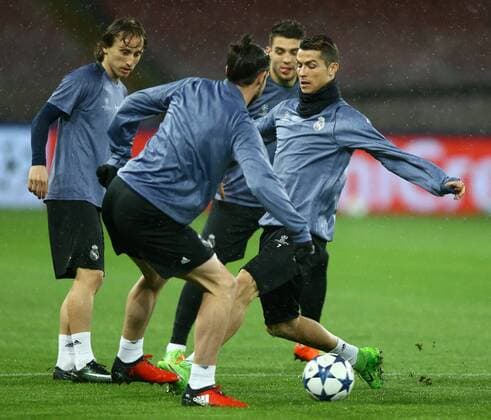 March 6, 2017 - Naples, Italy - Real Madrid s Portuguese forward Cristiano Ronaldo in action during a training session under heavy rain on the eve of the Champions League football match Napoli vs Real Madrid on March 6, 2017 at the San Paolo stadium in Naples. Real Madrid Training and press conference PK Pressekonferenz  - ZUMAn230 20170306_zaa_n230_207 Copyright: xMatteoxCiambellix