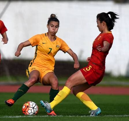 ALBUFEIRA, March 6, 2017 -- Wu Haiyan(R) of China vies with Steph Catley of Australia during the last round of Group C match between China and Australia at the Algarve Cup 2017 women s soccer tournament in Albufeira, Portugal on March 6, 2017. China lost 1-2. )(wll) (SP)PORTUGAL-ALBUFEIRA-SOCCER-ALGARVE CUP-CHN VS AUS ZhangxLiyun 