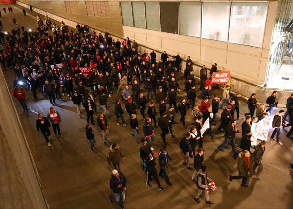 FuÃŸball, CL, Arsenal Fans protestieren gegen Trainer Wenger March 7th 2017, Emirates, London, England; UEFA Champions League football, Arsenal FC versus Bayern Munich; A large group of Wenger out Arsenal fans march to The Emirates Stadium xMarkxKertonx  ActionPlus11854187