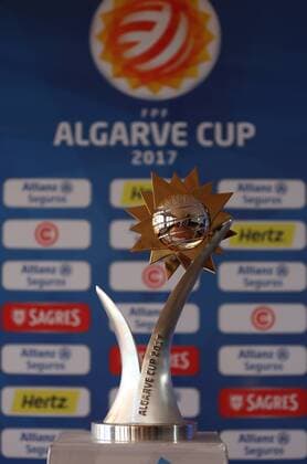 07.03.2017 xcex Portugal, Fussball, Frauenfussball Algarve Cup 2017 Pressekonferenz mit den Finalisten vor dem Finale Kanada gegen Spanien Algarve Cup 2017 Trophäe, Pokal