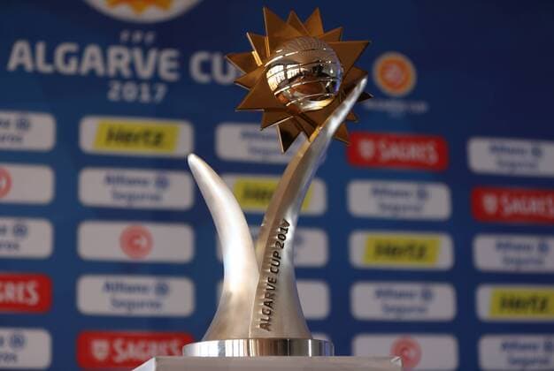 07.03.2017 xcex Portugal, Fussball, Frauenfussball Algarve Cup 2017 Pressekonferenz mit den Finalisten vor dem Finale Kanada gegen Spanien Algarve Cup 2017 Trophäe, Pokal