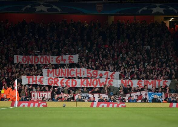 Bilder des Tages - SPORT Bayern Munich fans display a banner during the UEFA Champions League Round of 16 Game 2 match between Arsenal and Bayern Munich at the Emirates Stadium, London, England on 7 March 2017. Copyright: xVincexMignottx 14440017