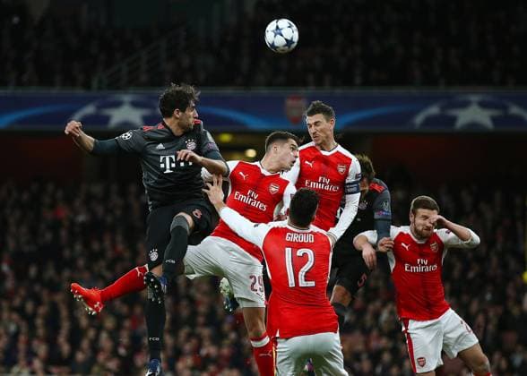 Themen der Woche - SPORT Bilder des Tages - SPORT FuÃŸball, CL, FC Arsenal - Bayern MÃ¼nchen March 7th 2017, Emirates, London, England; UEFA Champions League football, Arsenal FC versus Bayern Munich; Laurent Koscielny of Arsenal heads a Bayern Munich corner clear as Javi Martinez of Bayern Munich climbs high to challenge with Granit Xhaka and Olivier Giroud of Arsenal xMarkxKertonx  ActionPlus11854211