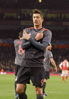Fußball, CL, FC Arsenal - Bayern München 07.03.2017, Fussball Champions-League 2016 2017, Achtelfinale Rückspiel, FC Arsenal London - FC Bayern München, im Emirates-Stadion London. Torjubel Robert Lewandowski (FC Bayern München) zum 1:1. 