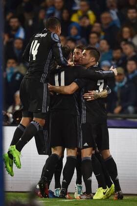 Fußball, CL, SSC Neapel - Real Madrid Sergio Ramos Real 1-1 Goal celebration with teammates Napoli 07-03-2017 Stadio San Paolo Uefa Champions League 2016 2017 Round of 16 SSC Napoli vs. Real Madrid AndreaxStaccioli