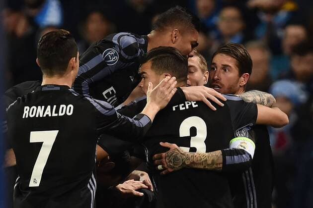 Bilder des Tages - SPORT Fußball, CL, SSC Neapel - Real Madrid Sergio Ramos Real 1-1 Goal celebration with teammates Napoli 07-03-2017 Stadio San Paolo Uefa Champions League 2016 2017 Round of 16 SSC Napoli vs. Real Madrid AndreaxStaccioli