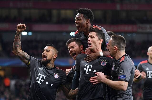 Fußball, CL, FC Arsenal - Bayern München FUSSBALL CHAMPIONS LEAGUE SAISON 2016 2017 ACHTELFINALE RUECKSPIEL Arsenal London - FC Bayern Muenchen 07.03.2017 Torjubel: Arturo Vidal, Xabi Alonso, Robert Lewandowski, David Alaba, Franck Ribery (v.l., alle FC Bayern Muenchen) 
