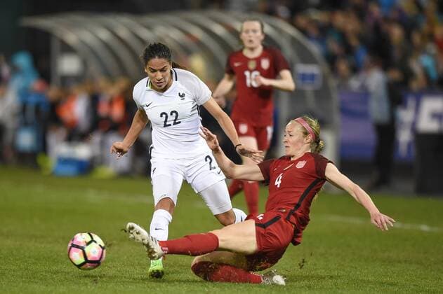 MAR 07, 2017: USA s Becky Sauerbrunn (4) tries grab the ball from France s Amel Majri (22) during the match between the women s national teams of USA and France at the SheBelieves Cup at RFK Stadium in Washington DC. CSM SOCCER 2017: USA vs France MAR 07 - ZUMAcjm_ 20170307_zaf_cjm_019 Copyright: xJohnxMiddlebrookx