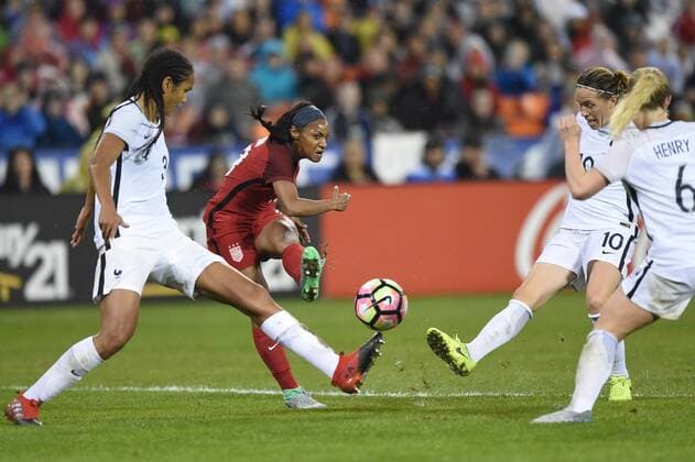 MAR 07, 2017: USA s Crystal Dunn (19) powers the ball past French defenders during the match between the women s national teams of USA and France at the SheBelieves Cup at RFK Stadium in Washington DC. The US team was defeated by the French 3-0 and the French team went on to win the tournament. CSM SOCCER 2017: USA vs France MAR 07 - ZUMAcjm_ 20170307_zaf_cjm_029 Copyright: xJohnxMiddlebrookx
