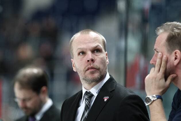 Fußball, Nationalteam Mexiko Training Stefan Ustorf (Sportlicher Leiter Eisbaeren Berlin) beim Spiel Adler Mannheim gegen die Eisbaeren Berlin am 07.03.2017 in der DEL, Mannheim Copyright: xBermel Eibner-Pressefotox EP_MBL