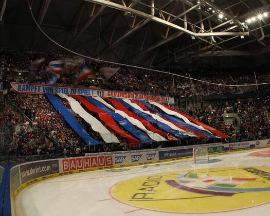 Fußball, Nationalteam Mexiko Training Choreo der Fans der Adler Mannheim, Kaempft von Spiel zu Spiel, gemeinsam zum grossen Ziel, beim Spiel Adler Mannheim gegen die Eisbaeren Berlin am 07.03.2017 in der DEL, Mannheim Copyright: xBermel Eibner-Pressefotox EP_MBL