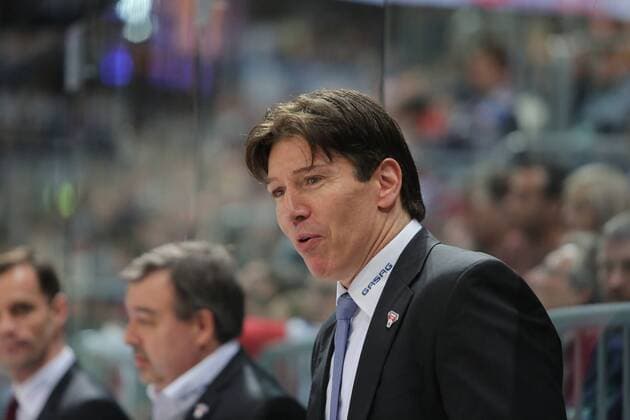 Fußball, Nationalteam Mexiko Training gluecklicher Uwe Krupp (Trainer Eisbaeren Berlin) beim Spiel Adler Mannheim gegen die Eisbaeren Berlin am 07.03.2017 in der DEL, Mannheim Copyright: xBermel Eibner-Pressefotox EP_MBL