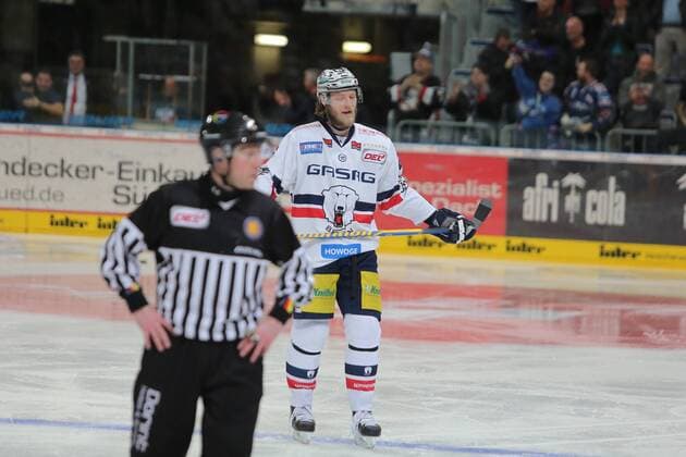 Fußball, Nationalteam Mexiko Training Florian Busch (Eisbaeren Berlin) beim Spiel Adler Mannheim gegen die Eisbaeren Berlin am 07.03.2017 in der DEL, Mannheim Copyright: xBermel Eibner-Pressefotox EP_MBL
