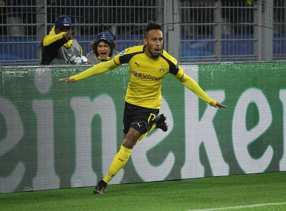 08.03.2017, Fussball, UEFA Champions League, Saison 2016 2017, Achtelfinale, Borussia Dortmund - Benfica Lissabon, Jubel Pierre-Emerick Aubameyang, Pierre Emerick Aubameyang (Borussia Dortmund), auch die Balljungen jubeln mit