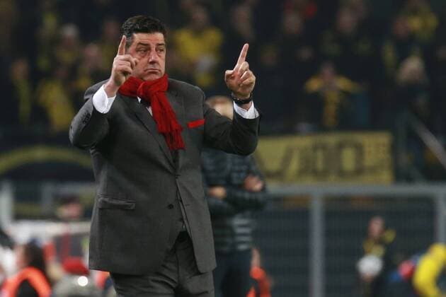 08.03.2017, xkvx, Fussball Champions League, Borussia Dortmund - Benfica Lissabon, emspor, v.l. Trainer Rui Vitoria (Benfica Lissabon) gibt Anweisung, gestikuliert, mit den Armen gestikulieren, gives instructions, gesticulate Dortmund