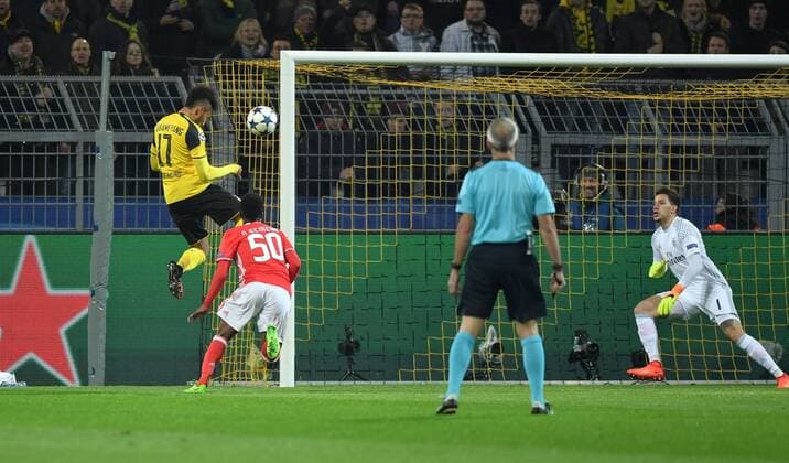 08.03.2017, Fussball, UEFA Champions League, Saison 2016 2017, Achtelfinale, Borussia Dortmund - Benfica Lissabon, Pierre-Emerick Aubameyang, Pierre Emerick Aubameyang (Borussia Dortmund), li., erzielt das Tor zum 1:0