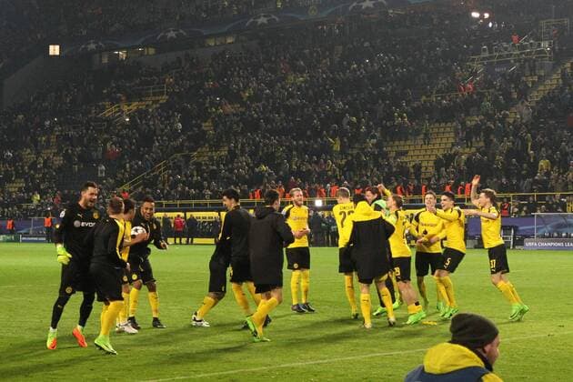08.03.2017, xkvx, Fussball Champions League, Borussia Dortmund - Benfica Lissabon, emspor, v.l. Spieler von Borussia Dortmund feiern den Sieg Pierre-Emerick Aubameyang (BVB Borussia Dortmund), Christian Pulisic (BVB Borussia Dortmund), Andre Schuerrle (BVB Borussia Dortmund), Ousmane Dembele (BVB Borussia Dortmund), Erik Durm (BVB Borussia Dortmund) Dortmund