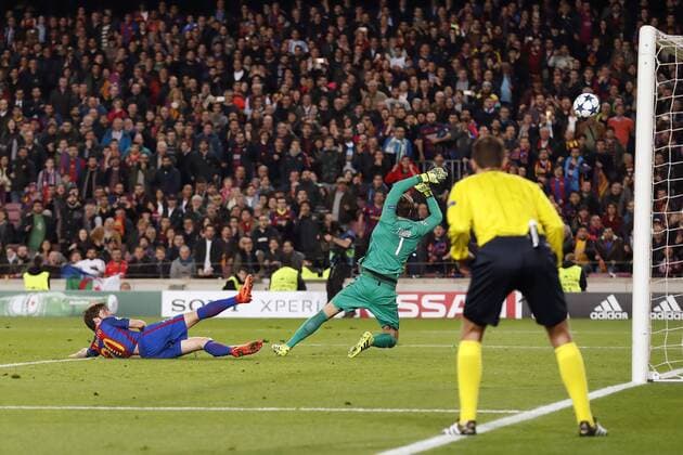 Goal Ref Benjamin Brand (L-R) watches Sergi Roberto of FC Barcelona Barca scoring against goalkeeper Kevin Trapp of Paris Saint-Germain 6-1 during the UEFA Champions League round of 16 match between FC Barcelona and Paris Saint Germain on March 08, 2017 at the Camp Nou stadium in Barcelona, Spain. FC Barcelona v Paris Saint Germain UEFA Champions League 2016 2017 xVIxxIVx 7286386