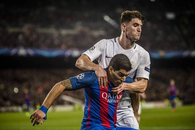 Fußball, CL, FC Barcelona - Paris St. Germain March 8, 2017 - Barcelona, Catalonia, Spain - PSG defender THOMAS MEUNIER competes with FC Barcelona Barca forward LUIS SUAREZ for the ball in action during the Champions League match between FC Barcelona and Paris Saint-Germain at the Camp Nou stadium in Barcelona FC Barcelona 6:1 Paris Saint-Germain - Champions League - ZUMAo105 20170308_zap_o105_093 Copyright: xMatthiasxOesterlex