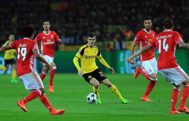 DORTMUND, March 8, 2017 -- Christian Pulisic(C) of Borussia Dortmund controls the ball during the UEFA Champions League Round of 16 second leg match between Borussia Dortmund and SL Benfica at Signal Iduna Park in Dortmund, Germany, on March 8, 2017. Borussia Dortmund won 4-0 and advanced to the quarterfinal with 4-1 on aggregate. ) (SP)GERMANY-DORTMUND-SOCCER-UEFA-UCL-DORTMUND VS BENFICA LuoxHuanhuan 