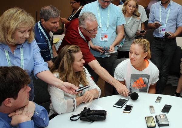 INDIAN WELLS, CA - MARCH 08: WTA Tennis Damen tennis player Angelique Kerber (GER) doing interviews during Player Media Day held during the BNP Paribas Open, on March, 8, 2017, at the Indian Wells Tennis Garden in Indian Wells, CA. (Photo by John Cordes Icon Sportswire) TENNIS: MAR 08 BNP Paribas Open Icon506170308028 EDITORIAL USE ONLY