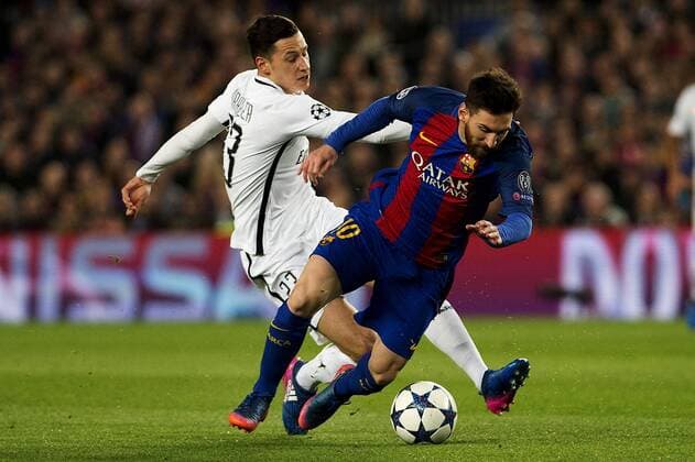 Fußball, CL, FC Barcelona - Paris St. Germain BARCELONA , March 8, 2017 -- Lionel Messi (R) of Barcelona vies with Julian Draxler of Paris Saint-Germain during the UEFA Champions League Round of 16 second leg match between Barcelona and Paris Saint-Germain in Barcelona, Spain on March 8, 2017. Barcelona won 6-1 and advanced to the quarterfinal with 6-5 on aggregate. )(wll) (SP)SPAIN-BARCELONA-SOCCER-UEFA-UCL-BARCELONA VS PARIS SAINT-GERMAIN LinoxDexVallier 