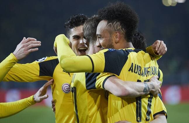 Pierre-Emerick Aubameyang , BVB 17 Torjubel, Jubel nach dem Tor zum 4-0 mit Gonzalo CASTRO, BVB 27 Christian PULISIC Nr. 22 BVB Jubel, Freude, Emotionen, Feiern, Lachen, jubelt, freuen, reisst die Arme hoch, ballt die Faust BORUSSIA DORTMUND - BENFICA LISSABON 4-0 Fussball UEFA Champions League, Achtelfinale Gruppenphase,in Dortmund, 08.03.2017 CL Saison 2016 2017, BVB