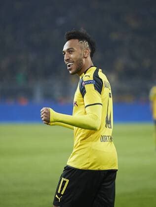 Pierre-Emerick Aubameyang , BVB 17 Torjubel, Jubel nach dem Tor zum 4-0 mit Salto Jubel, Freude, Emotionen, Feiern, Lachen, jubelt, freuen, reisst die Arme hoch, ballt die Faust BORUSSIA DORTMUND - BENFICA LISSABON 4-0 Fussball UEFA Champions League, Achtelfinale Gruppenphase,in Dortmund, 08.03.2017 CL Saison 2016 2017, BVB