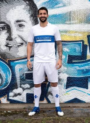 02.03..2017, xfux, Fussball 1.Bundesliga, SV Darmstadt 98 praesentiert das Sondertrikots zum 1. Todestag von Jonathan Heimes fuer das Heimspiel gegen den FSV Mainz 05, emonline emspor deloka, v.l. Aytac Sulu (SV Darmstadt 98) Darmstadt