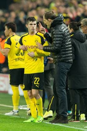 Dortmund, Germany 08.03.2017, UEFA Champions League - 2016 17 Season, Round of 16, Second leg, BV Borussia Dortmund - Benfica Lissabon, 4:0, Christian Pulisic (BVB) und Trainer Thomas Tuchel (BVB) gestikuliert ( DeFodi001