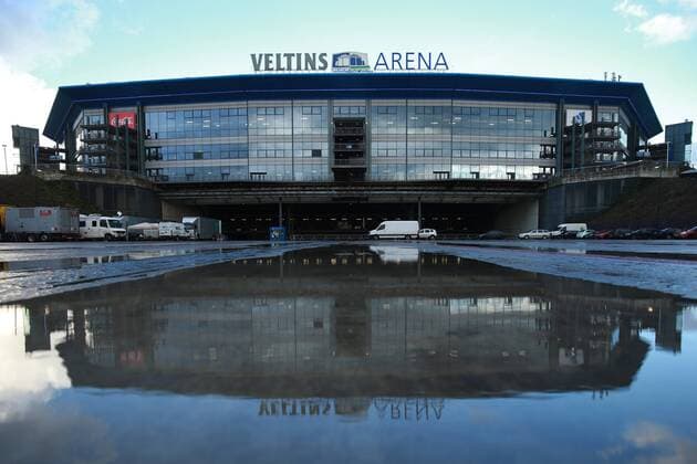 Bilder des Tages - SPORT 09.03.2017, xkvx, Fussball Europa League, FC Schalke 04 - Borussia Moenchengladbach, emspor, v.l. Veltins Arena Aussenansicht Sonnenschein blauer Himmel Spiegelung im Wasser Gelsenkirchen