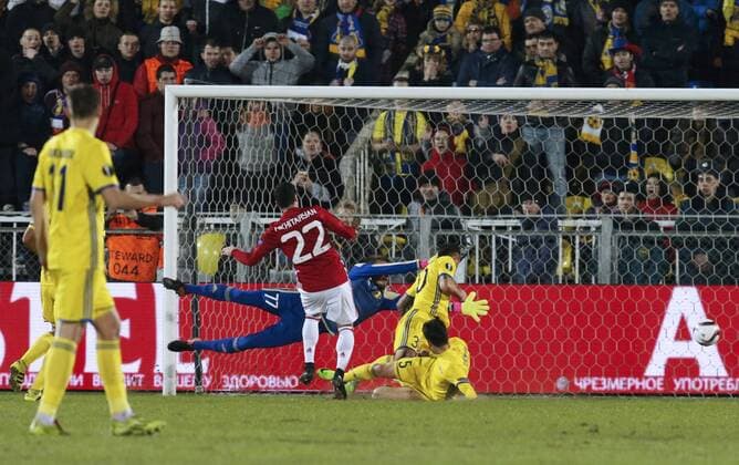 FuÃŸball, EL, FK Rostow - Manchester United ROSTOV-ON-DON, RUSSIA - MARCH 9, 2017: FC Rostov s goalkeeper Nikita Medvedev (blue background) concedes a goal in in Leg 1 of their 2016-17 UEFA Europa League Round of 16 football match against FC Manchester United ManU at Olimp-2 Stadium. Valery Matytsin TASS  TS043C43