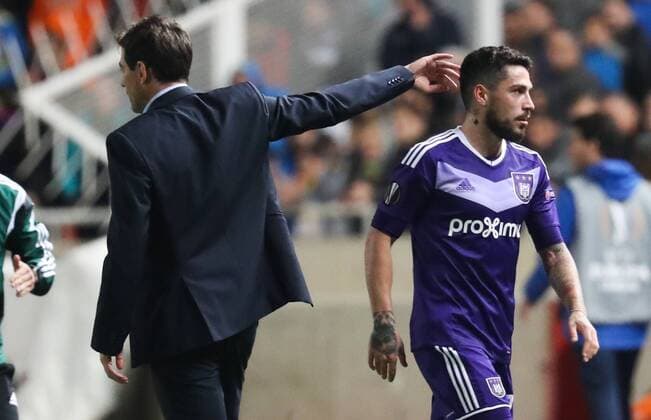 Anderlecht s head coach Rene Weiler and Anderlecht s Nicolae-Claudiu Stanciu pictured during a soccer game between Cypriot club APOEL FC and Belgian team RSC Anderlecht in Nicosia, Cyprus, Thursday 09 March 2017, the first leg of the 1 8 finals of the Europa League competition. VIRGINIExLEFOUR  x05061856x