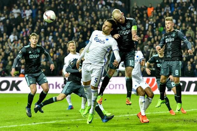 Fußball, EL, FC Kopenhagen - Ajax Amsterdam FC Köpenhamns Erik Johansson, Ajaxs Davy Klaassen Europa League 2016 2017 FC Kopenhagen - Ajax Amsterdam .  Copyright: PETTERxARVIDSON BB170309PA028