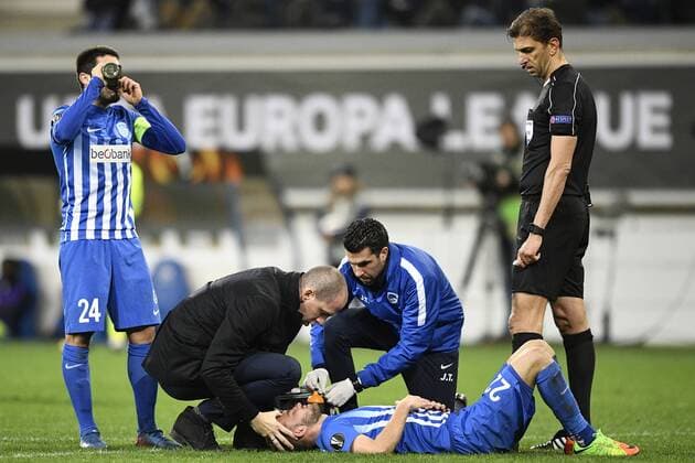 Genk s Alejandro Pozuelo, Genk s doctor Stijn Indeherberge, Genk s Siebe Schrijvers, Genk s physiotherapist Jan Theunis and Italian referee Paolo Tagliavento pictured during a soccer game between Belgian teams KAA Gent and KRC Genk, Thursday 09 March 2017 in Gent, the first leg of the 1 8 finals of the Europa League competition. YORICKxJANSENS  x05062037x