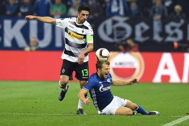 Fußball Europa League Achtelfinale FC Schalke 04 - Borussia Mönchengladbach am 09.03.2017 in der Veltins Arena in Gelsenkirchen Lars Stindel ( Mönchengladbach ), links - Johannes Geis ( Schalke ), rechts xRx