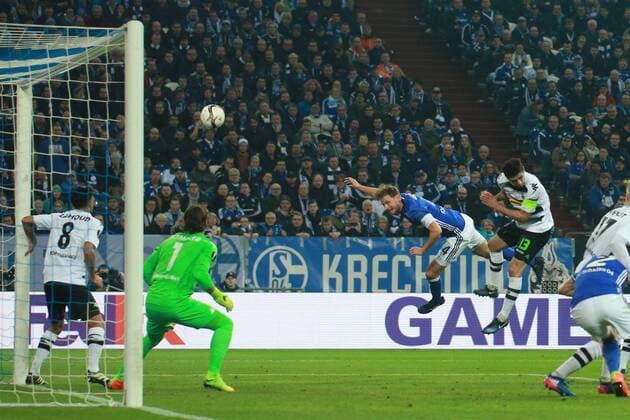 09.03.2017, xkvx, Fussball Europa League, FC Schalke 04 - Borussia Moenchengladbach, emspor, v.l. Benedikt Hoewedes (FC Schalke 04) Gelsenkirchen
