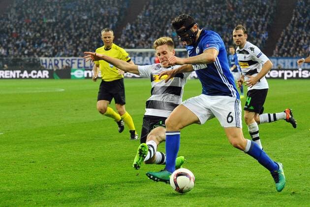 GER, UEFA EL, FC Schalke 04 (GER) vs Bor. Moenchengladbach (GER) 09.03.2017, Veltins-Arena, Gelsenkirchen, GER, UEFA EL, FC Schalke 04 (GER) vs Bor. Moenchengladbach (GER), im Bild im Zweikampf von links: Patrick Herrmann ( Moenchengladbach 7 ), Sead Kolasinac ( Schalke 6 ) Foto © nordphoto Treese nordphotoxTreese
