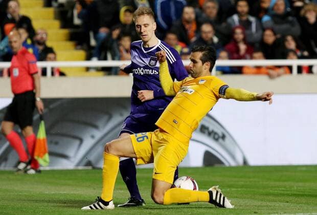 (170310) -- NICOSIA, March 9, 2017 -- APOEL s Nuno Morais(R) vies for the ball during the Europa League Round of 16 first leg match between Anderlecht and APOEL in Nicosia, Cyprus, on March 9, 2017. Anderlecht won 1-0.) (SP)CYPRUS-NICOSIA-SOCCER-UEFA-EUROPA LEAGUE SakisxSavvides 