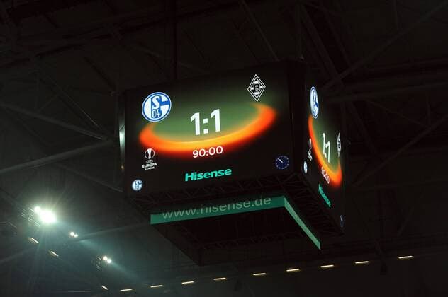 Mönchengladbach ; Borussia Mönchengladbach 1. Bundesliga , Saison 2016 - 2017 UEFA Europa League 2016 - 2017 Round of 16 am 09.03.2017 in Gelsenkirchen FC Schalke 04 gegen Borussia Mönchengladbach ( 1 - 1 ) hier die Anzeigetafel mit dem Endergebnis DiWi