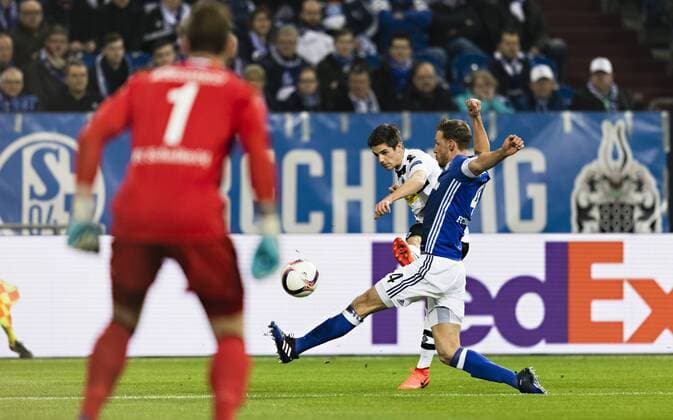 Gelsenkirchen, 09.03.2017 Jonas Hofmann (BMG), Benedikt Höwedes (S04) FC Schalke 04 - Borussia Mönchengladbach